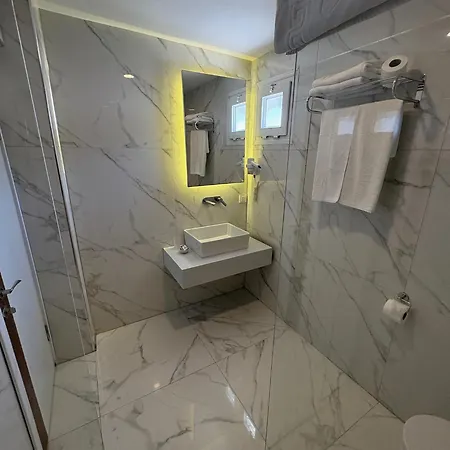 Отель Amphora 3*