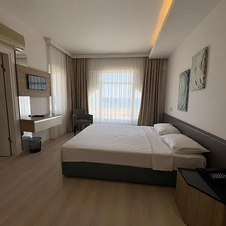 Отель Amphora 3*